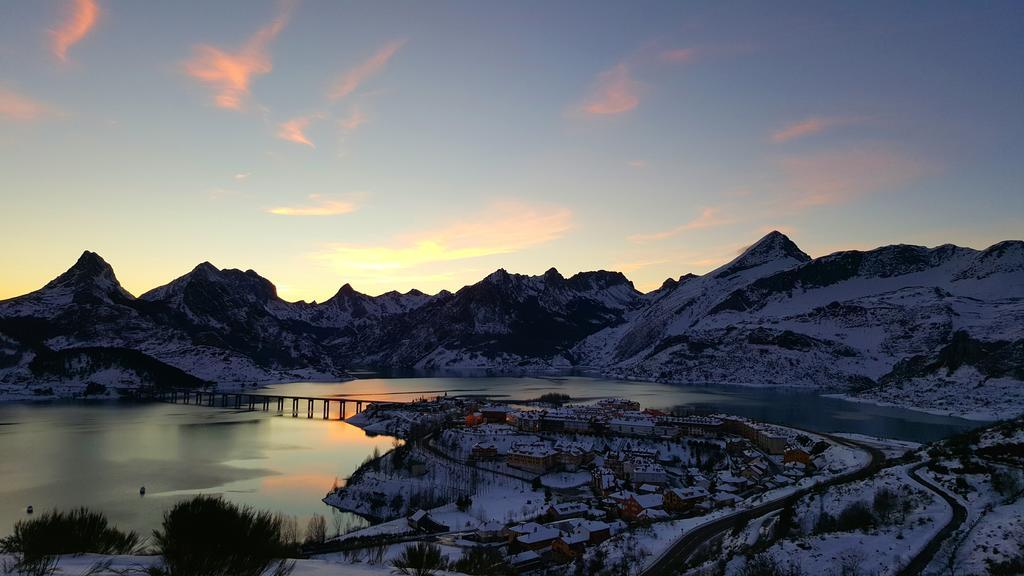 Hotel Presa Riaño Exteriör bild
