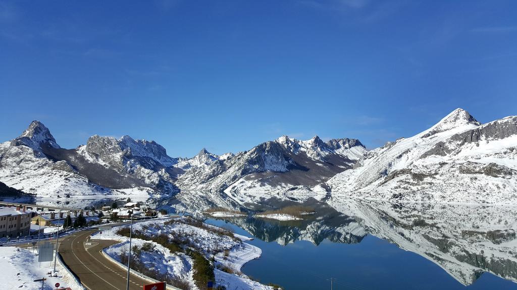 Hotel Presa Riaño Exteriör bild