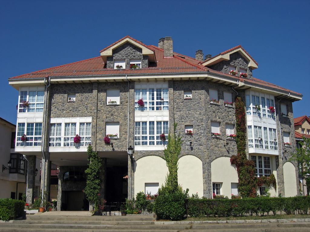 Hotel Presa Riaño Exteriör bild