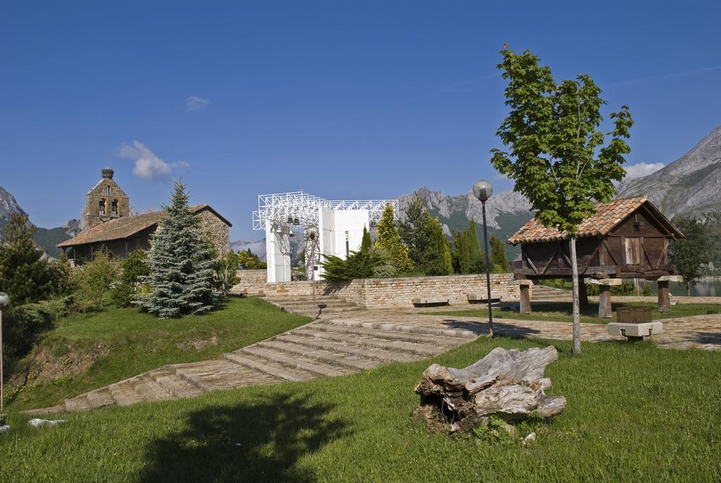 Hotel Presa Riaño Exteriör bild